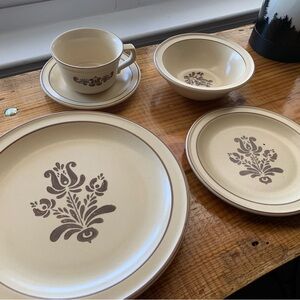 Vintage Pfaltgraff USA 5 pc place setting